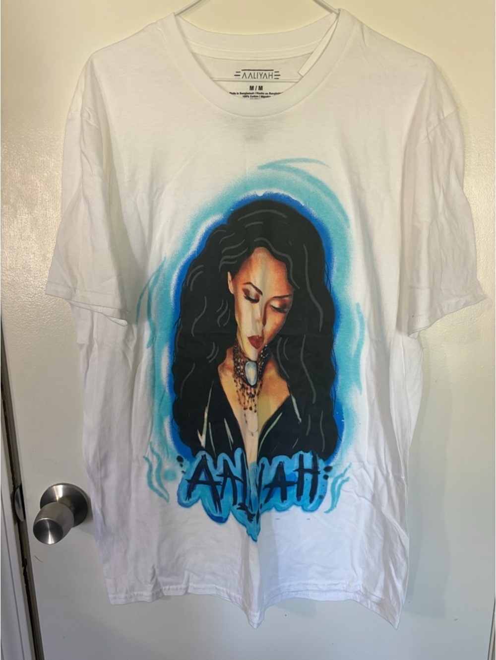 Women’s Medium Aaliyah White Graphic Home Art Print - Blue Accents Tote1
